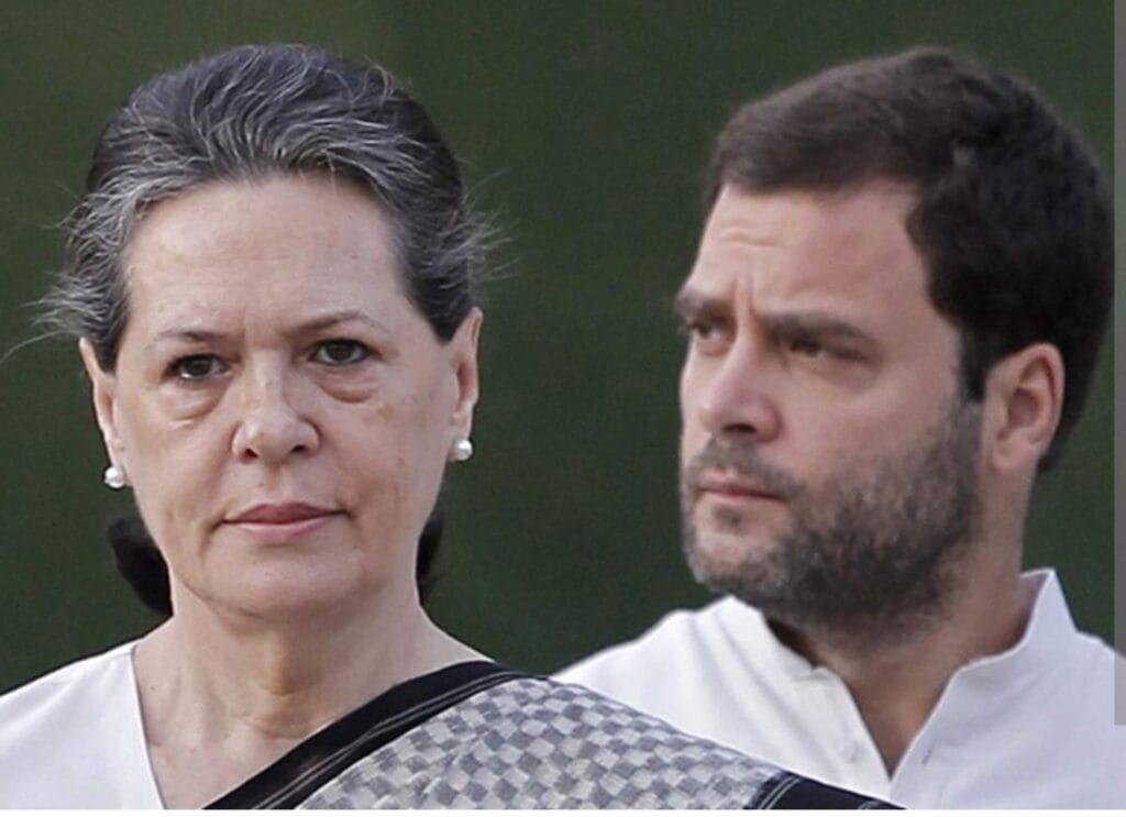 Rahul Gandhi : काँग्रेसला मोठा धक्का, राहुल गांधींची खासदारकी रद्द ! वाचा नेमकं प्रकरण काय ?