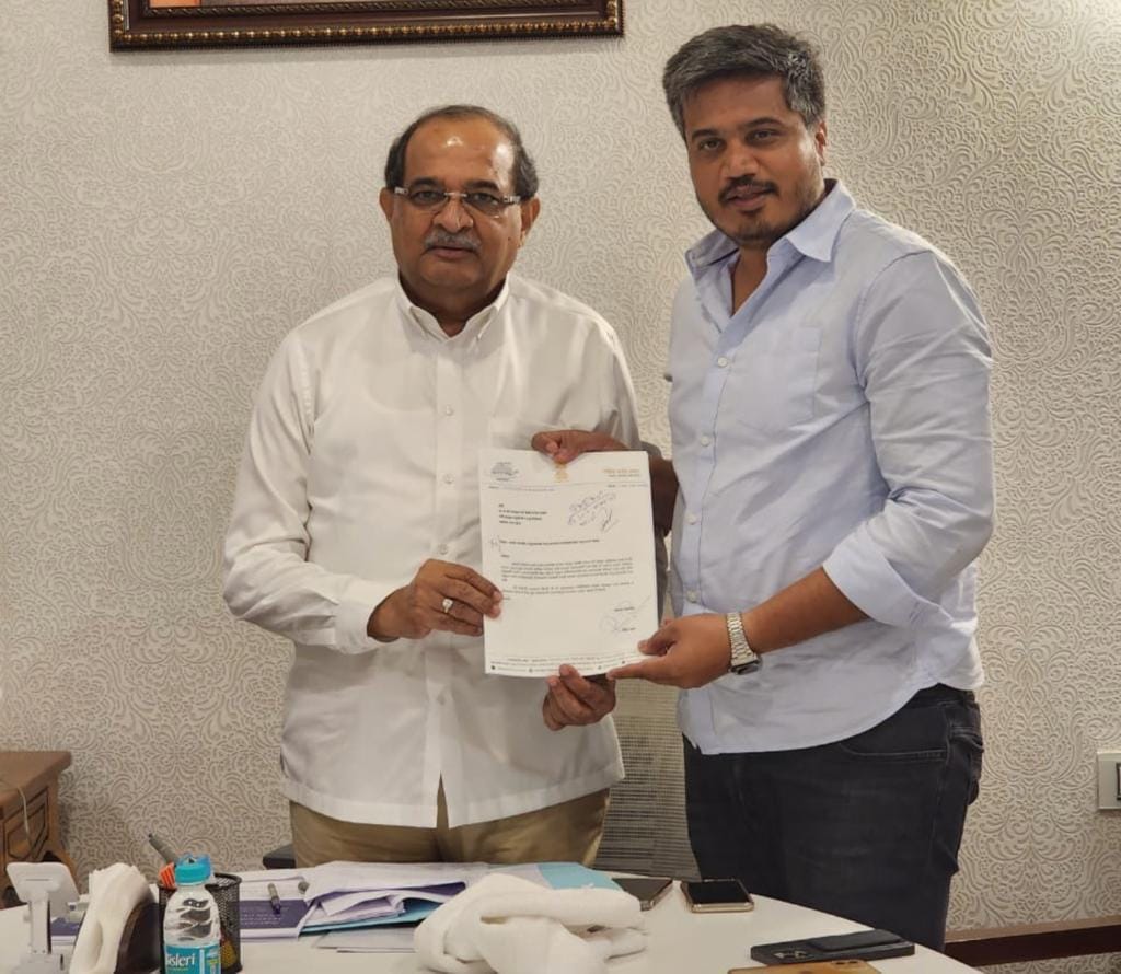 आमदार रोहित पवार यांनी घेतली मंत्री राधाकृष्ण विखे पाटील यांची भेट; हंगामातील प्रतिकूल परिस्थिती अंतर्गत शेतकऱ्यांना नुकसान भरपाई मिळावी